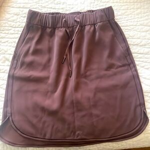 Lululemon, On the Fly Mid-Rise Skirt Woven, Cherry Cola, Size 8